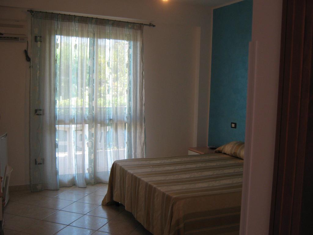 Bed And Breakfast Cirelli Scalea Szoba fotó